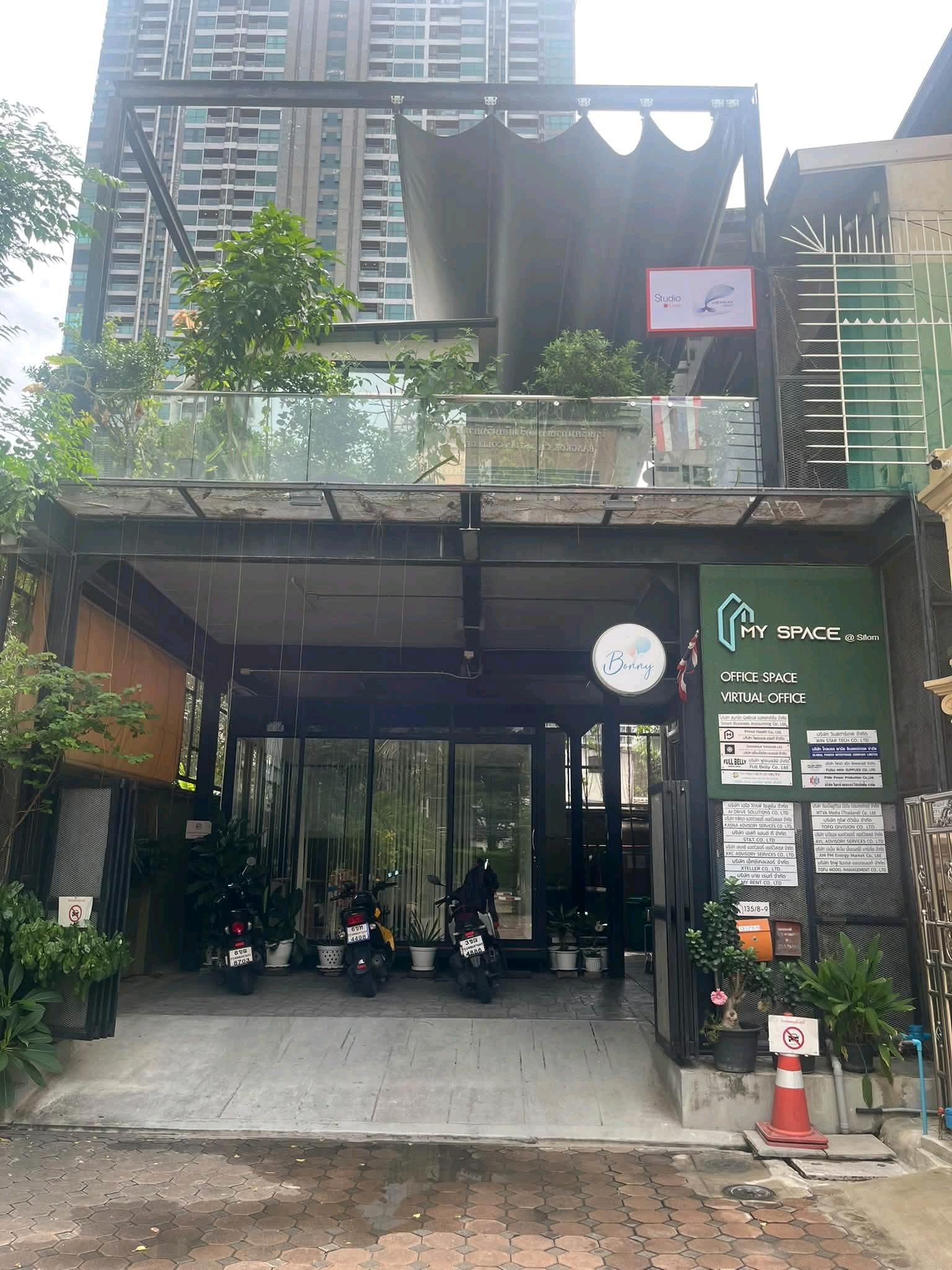 Suitable for small companies, startups, online teams or freelancers 💼 Office ready to use, 8–10 seats | Fully Furnished | Modern Loft | in the heart of Silom-Sathorn ด Suitable for small companies, startups, online teams or freelancers 💼 Office ready to use, 8–10 seats | Fully Furnished | Modern Loft | in the heart of Silom-Sathorn ด