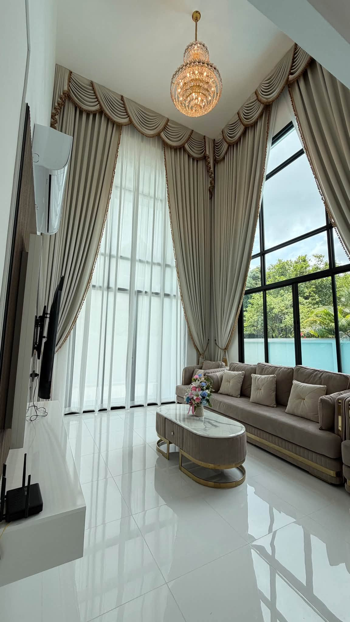 Pool villa for rent in Onnut 5 bedroom ( with maid room) 4 bathrooms 1 multi purpose room 2 kitchen (Thai and Western kitchen) Located in Onnut Soi 46 Pool villa for rent in Onnut 5 bedroom ( with maid room) 4 bathrooms 1 multi purpose room 2 kitchen (Thai and Western kitchen) Located in Onnut Soi 46