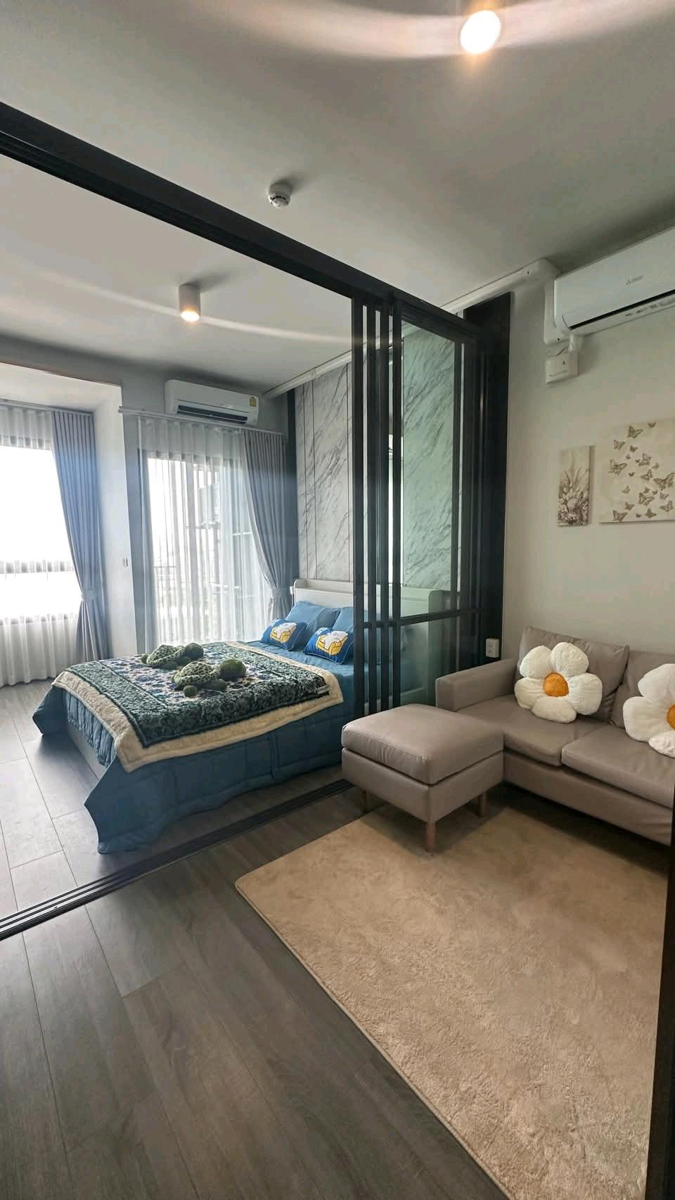 The room is brand new. Condition like new | Near BTS Phra Khanong, only 370 m. | Fully furnished, complete electrical appliances, ready to move in!