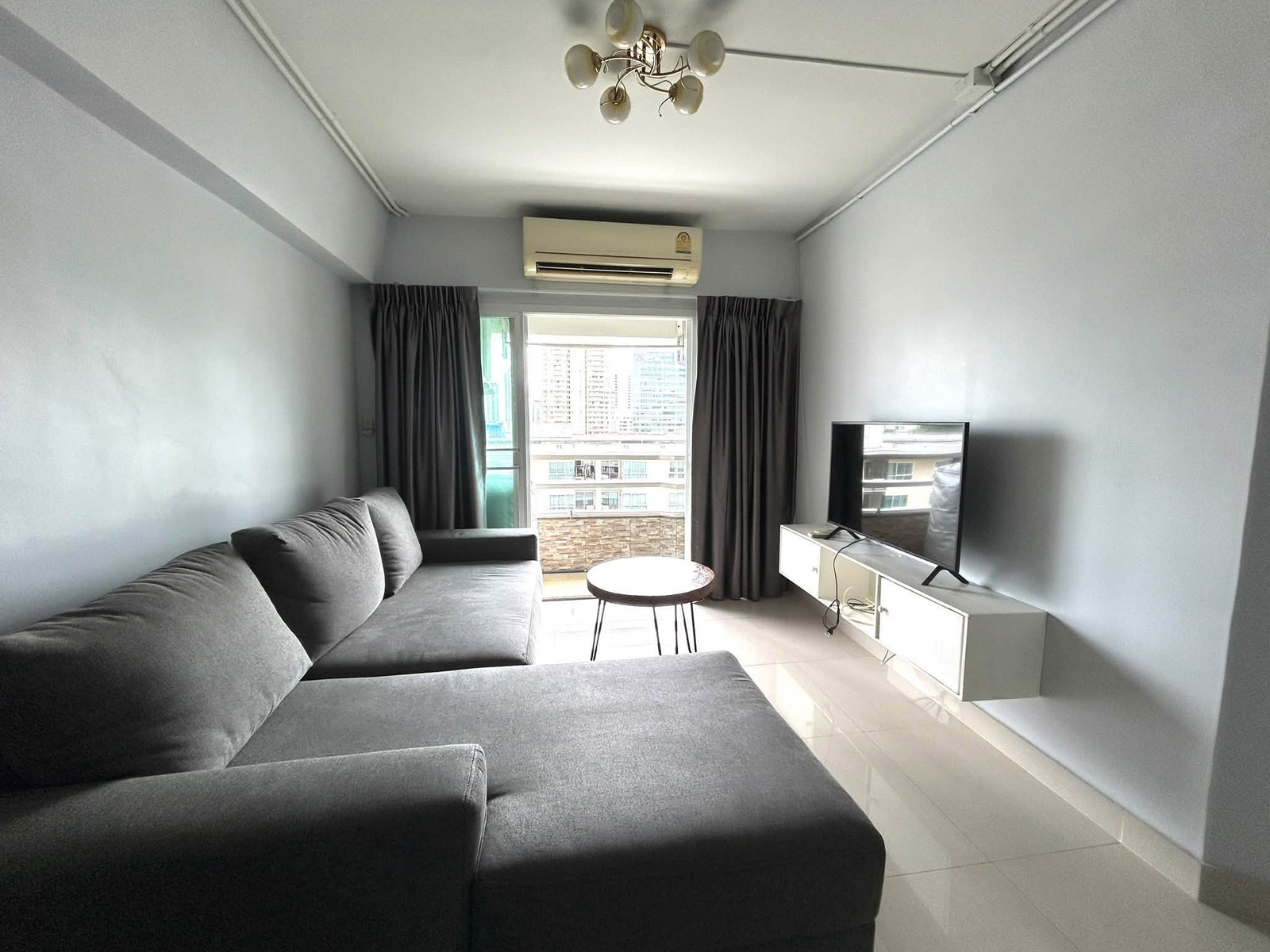 For rent: Thonglor Tower Condominium — Newly renovated room, 2 bedrooms.