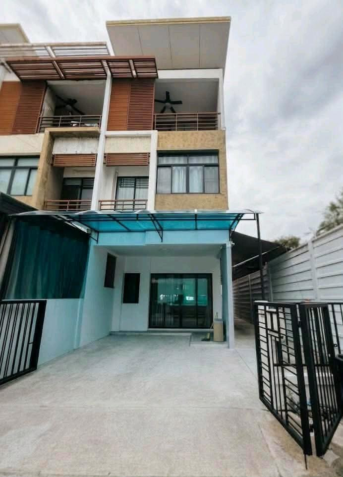 For rent: Sixnature Watcharapol Home Office, 3 floors, corner unit, has space on the side | near the mall • market • BTS • expressway
