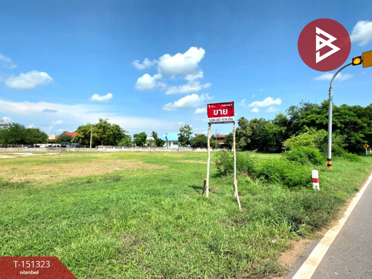 Land for sale, area 1 rai 1 ngan 77 square wah, Kham Riang Subdistrict, Maha Sarakham, good location next to the road. Land for sale, area 1 rai 1 ngan 77 square wah, Kham Riang Subdistrict, Maha Sarakham, good location next to the road.