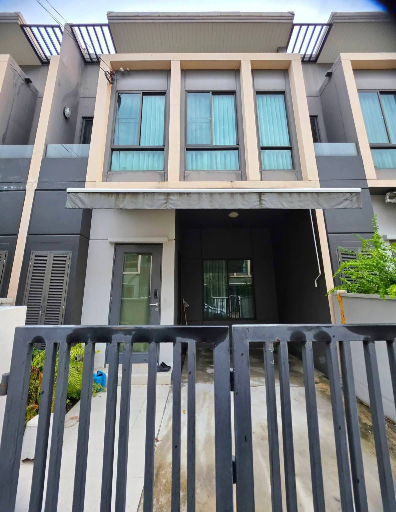 💥SL-11921💥 2-story townhome for sale in Pleno Sukhumvit - Bangna project. 👉Add Line @wincondo 💥SL-11921💥 2-story townhome for sale in Pleno Sukhumvit - Bangna project. 👉Add Line @wincondo