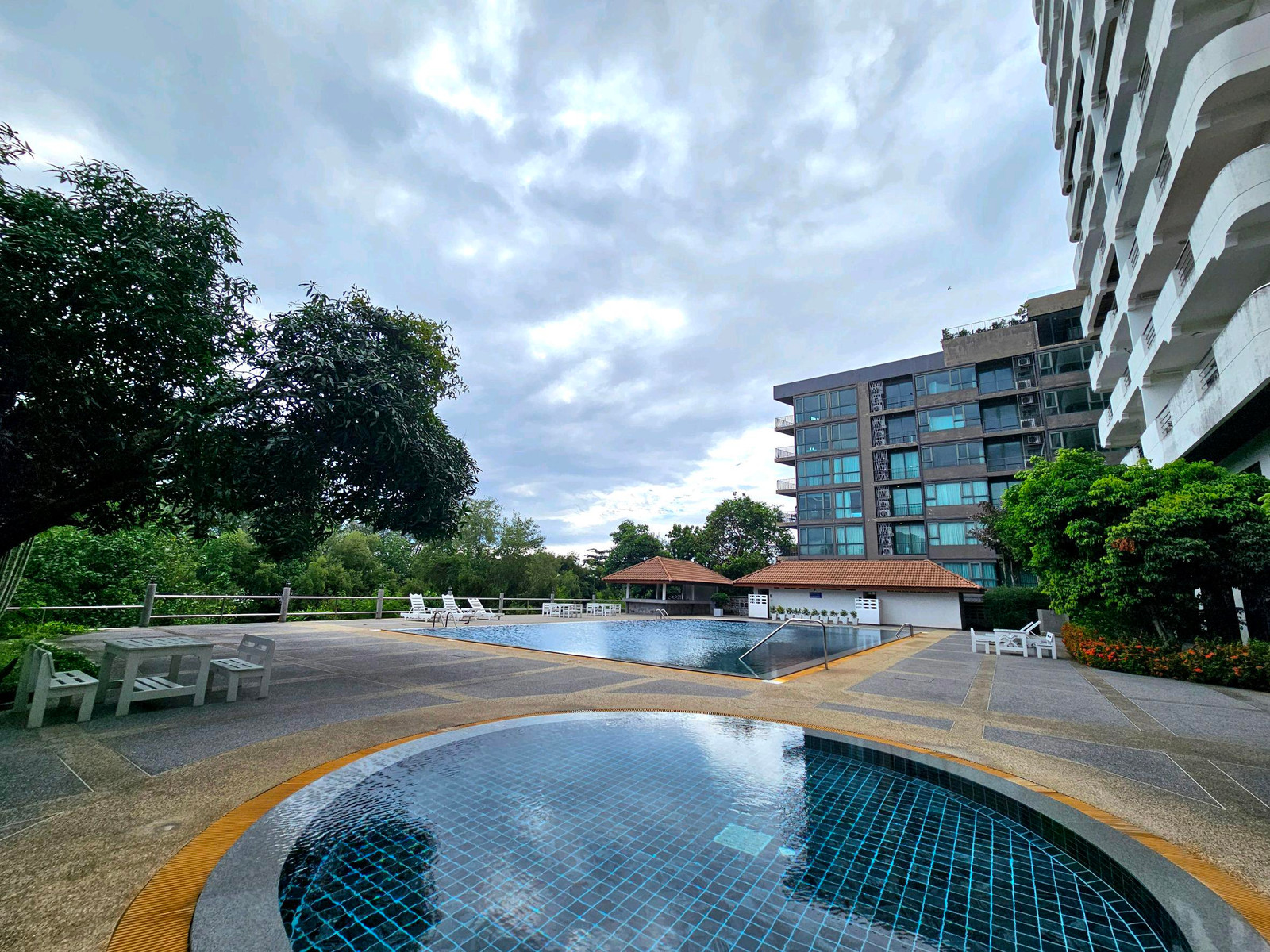 ห้องใหญ่ วิวทะเลขาย&ให้เช่าBeach Villa Viphavadi condominium – รูปที่ 3