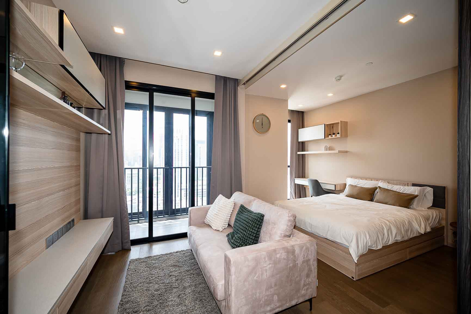 ให้เช่า Ashton Asoke 1 ห้องนอน 1 ห้องน้ำ สระว่ายน้ำลอยฟ้าวิว 360 องศา ฟิตเนส จากุซซี่ ติด MRT สุขุมวิท ใกล้ BTS อโศก