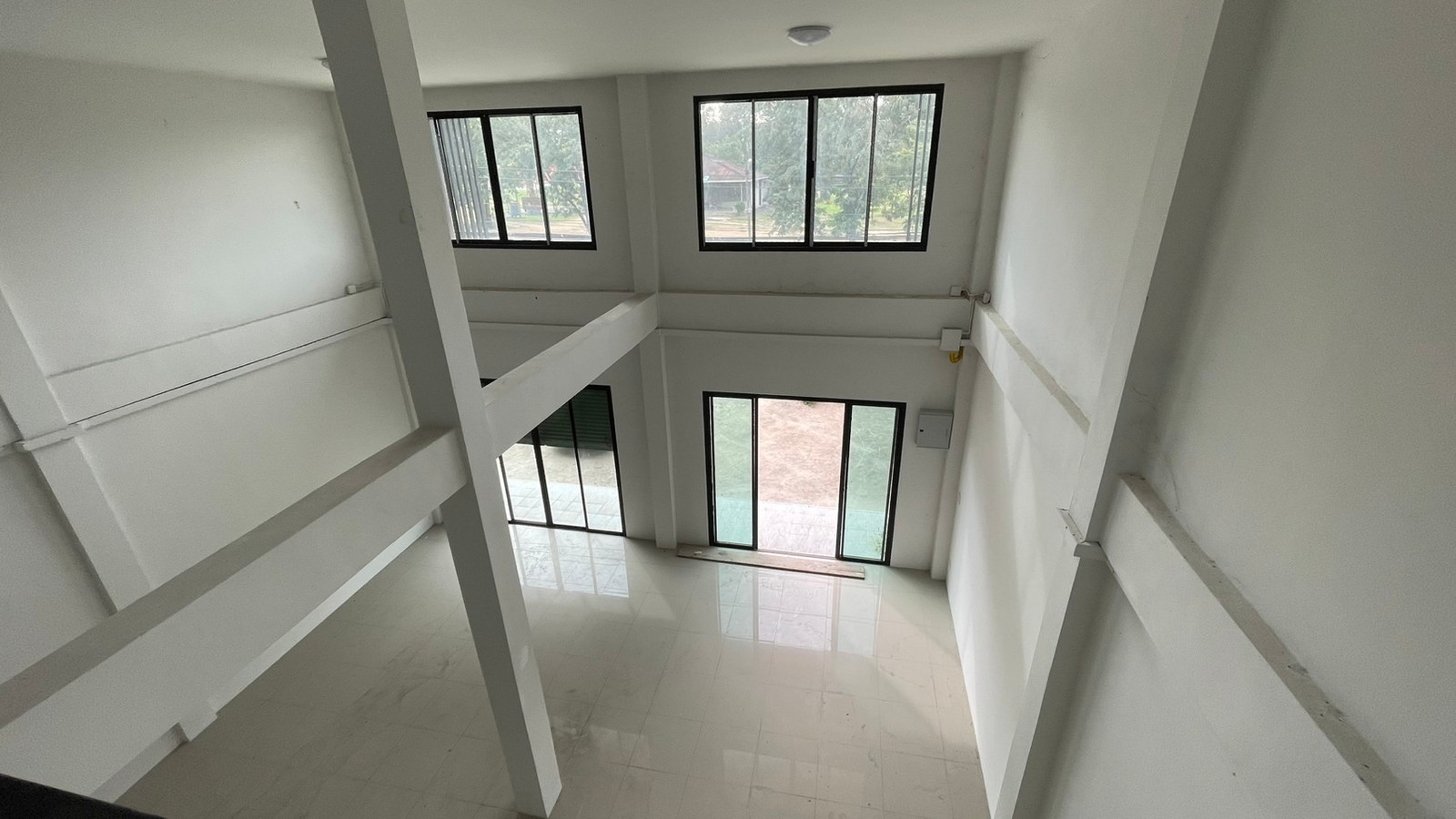 The  posted himself, accepting agents, 3 and a half story double building for rent, 4 bedrooms, 6 bathrooms, ground floor already in tandem, Chonburi, Pong. – รูปที่ 2