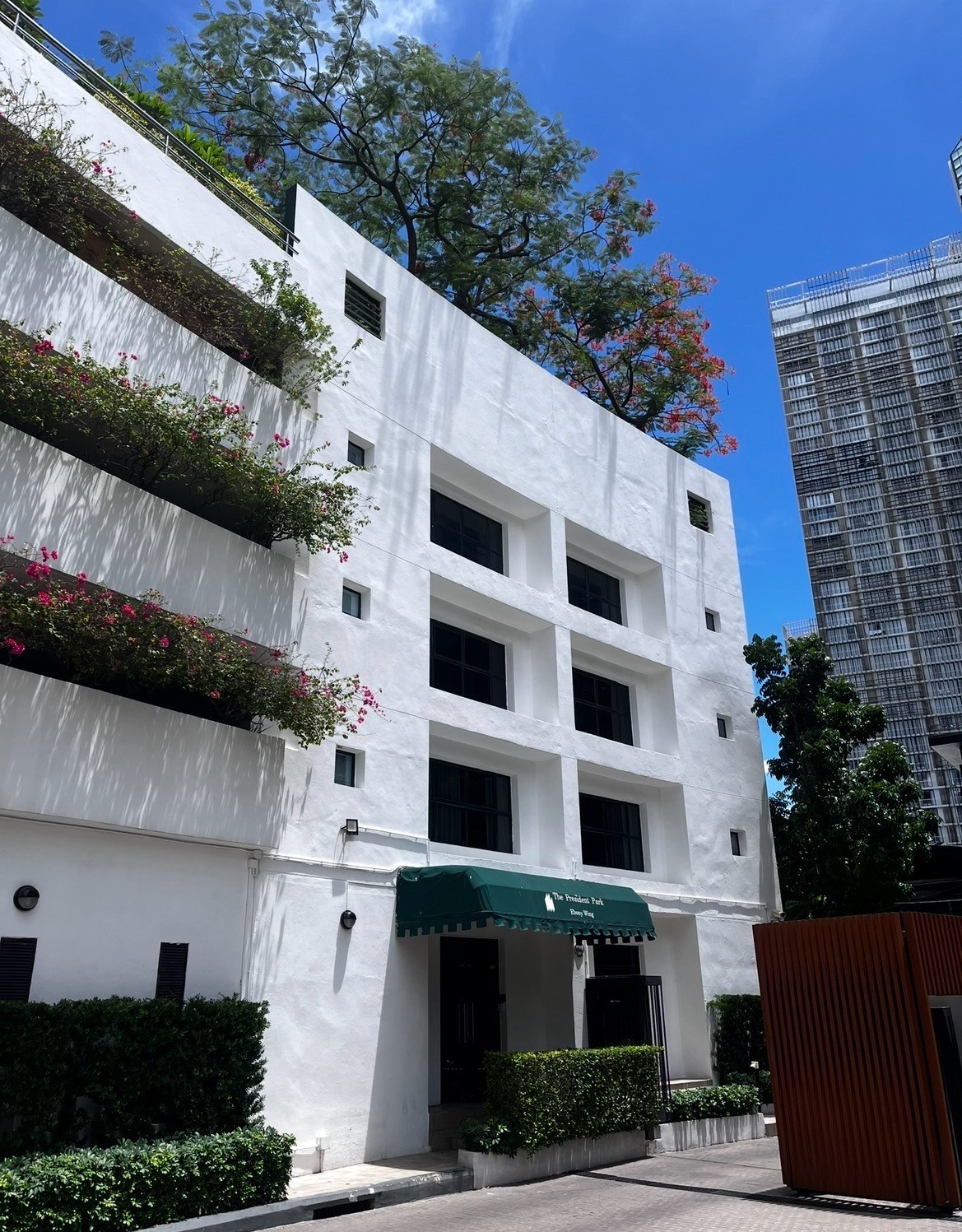 2 bedrooms, 1st floor, pets allowed. 2 bedrooms, 1st floor, pets allowed.