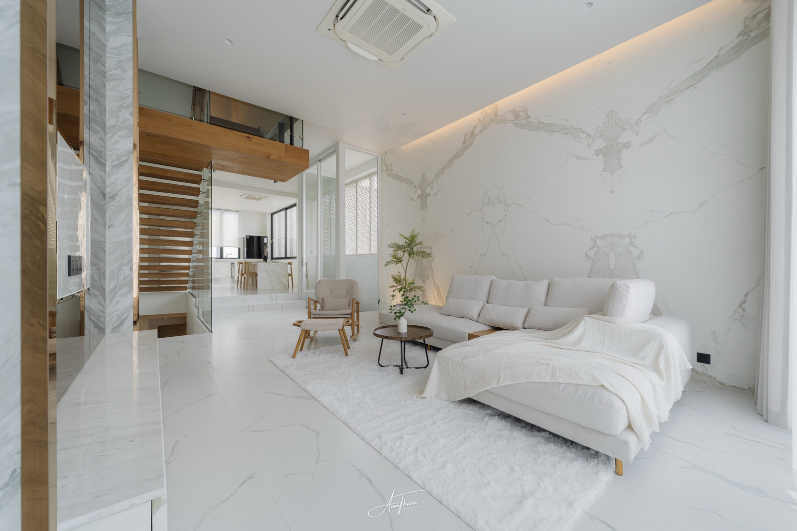 Rent and sell luxury house in Ekkamai area, 5 floors. Rent and sell luxury house in Ekkamai area, 5 floors.