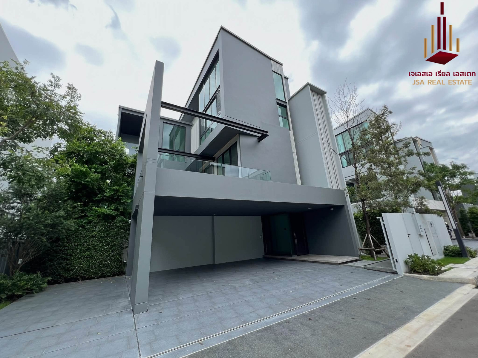 ✨ For Rent: VIVE Krungthep Kreetha ✨ 💰 Only 195,000 THB/month
