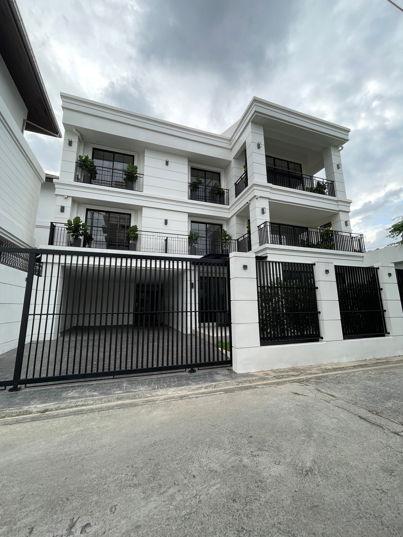📍For sale ✨House Area Ekkamai✨ 5 beds 7 baths, Size 69 sq.wah. | 540 sqm. Tel.0982645161 📍For sale ✨House Area Ekkamai✨ 5 beds 7 baths, Size 69 sq.wah. | 540 sqm. Tel.0982645161