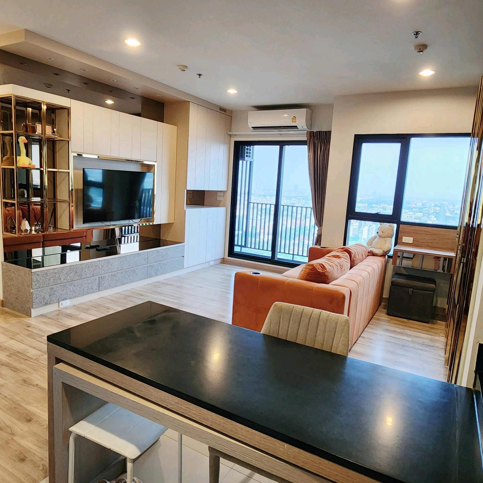 💎 Beautiful room, specially decorated Full usable space — no matter how much stuff you have, it can handle it! Large corner room with new space design Focus on practical use Makes the living room wide, airy and well-proportioned with built-ins that hide f 💎 Beautiful room, specially decorated Full usable space — no matter how much stuff you have, it can handle it! Large corner room with new space design Focus on practical use Makes the living room wide, airy and well-proportioned with built-ins that hide f