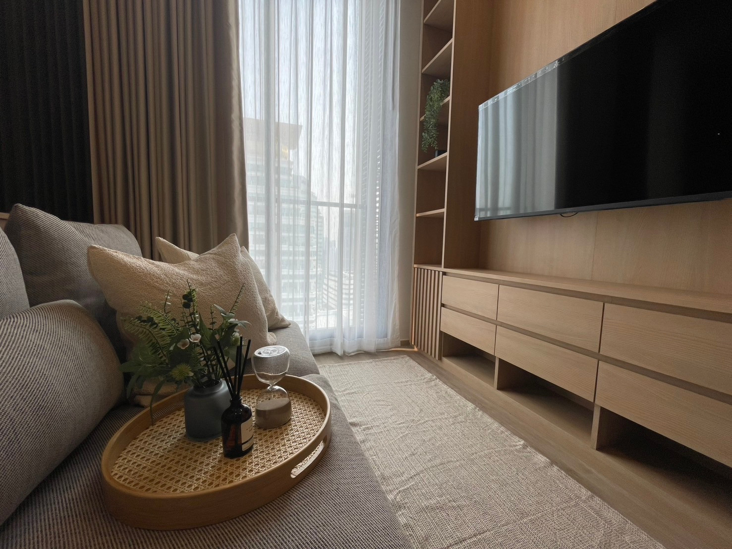 For rent!!! Noble State 39, beautiful room in the heart of the city, 42.5 sq m, only 29,900 baht/month. For rent!!! Noble State 39, beautiful room in the heart of the city, 42.5 sq m, only 29,900 baht/month.