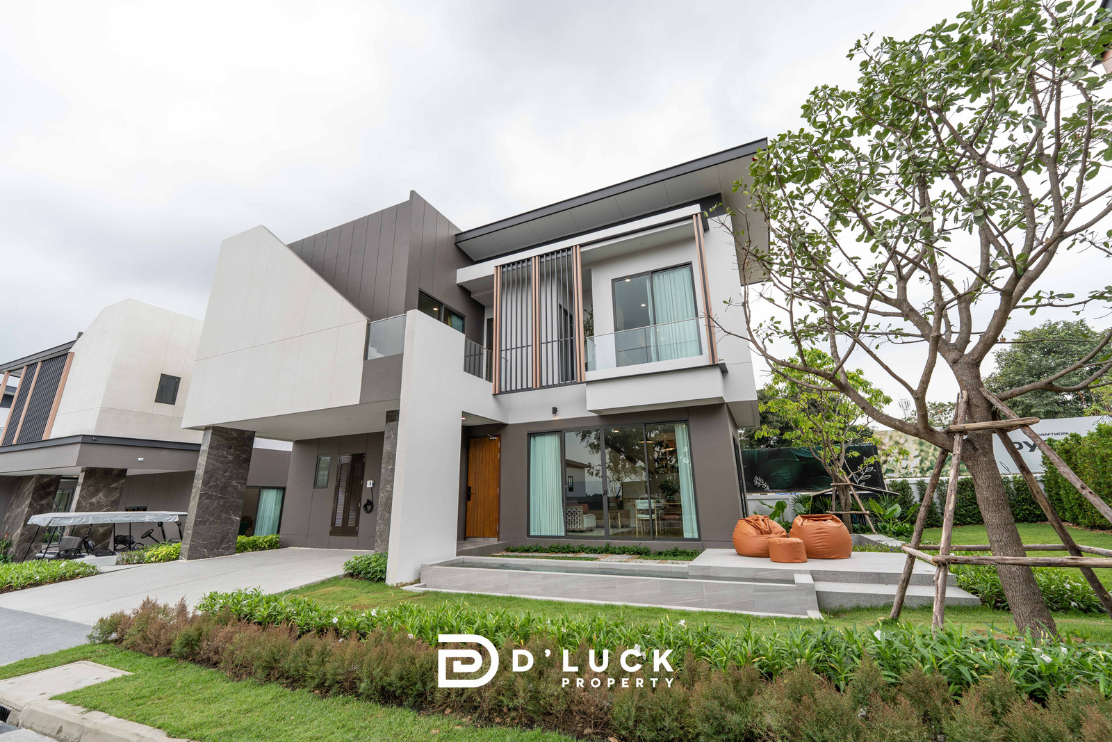 Modern Luxury House for Sale in Pattaya near International School Modern Luxury House for Sale in Pattaya near International School