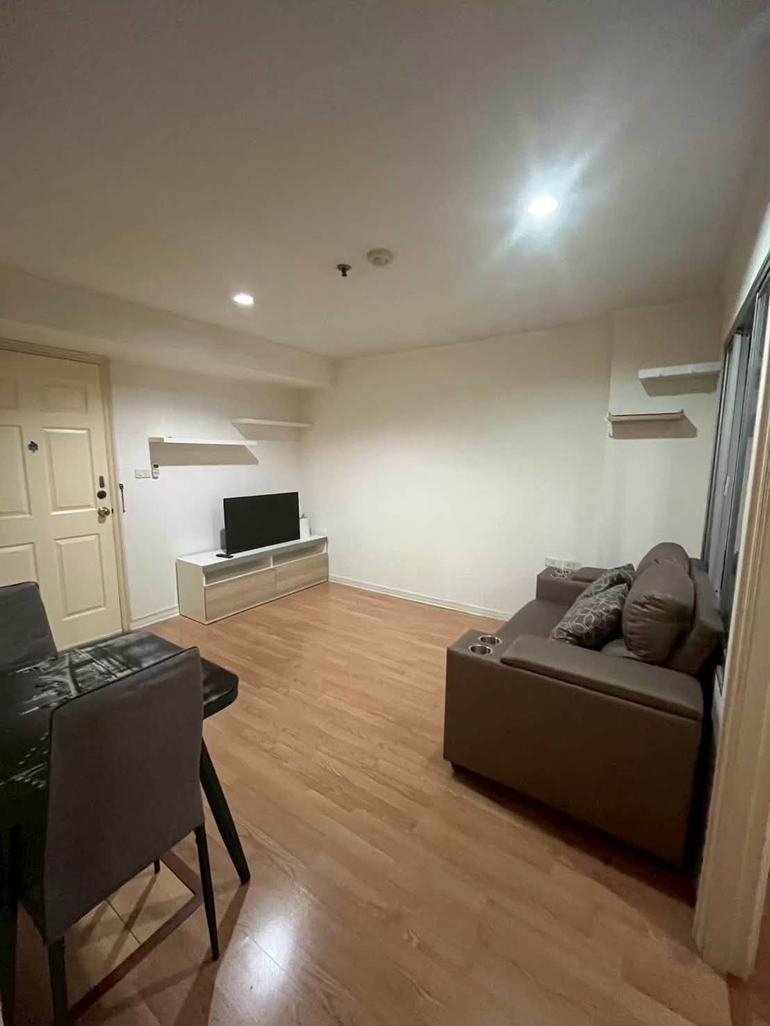 Condo for Rent: Lumpini Ville Sukhumvit 77 (900m from BTS On Nut) Condo for Rent: Lumpini Ville Sukhumvit 77 (900m from BTS On Nut)