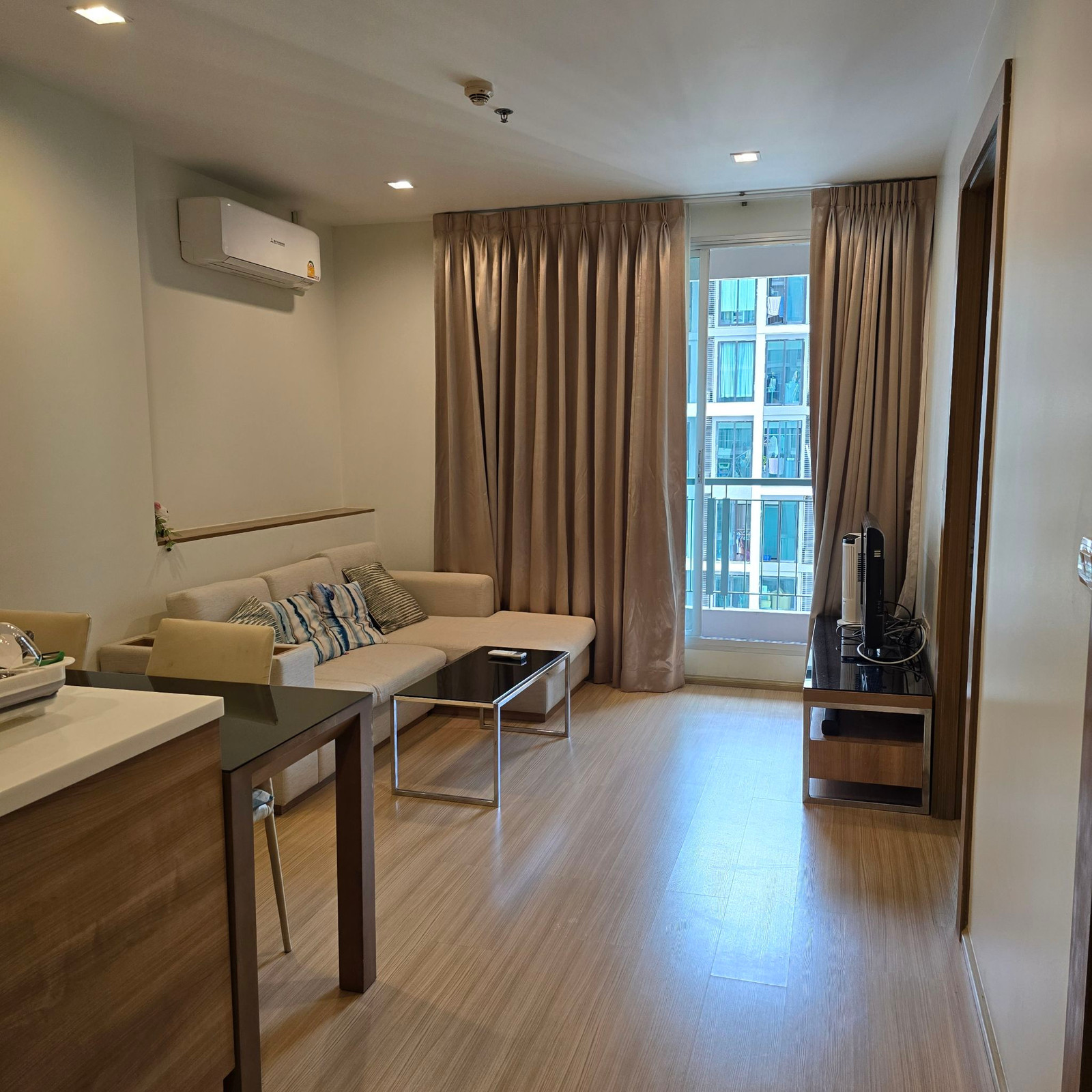 คอนโดห้องสวยที่ Rhythm Ratchada - Huaikwang เดินทางสะดวก เฟอร์นิเจอร์ครบ ห้องว่างพร้อมอยู่!! คอนโดห้องสวยที่ Rhythm Ratchada - Huaikwang เดินทางสะดวก เฟอร์นิเจอร์ครบ ห้องว่างพร้อมอยู่!!