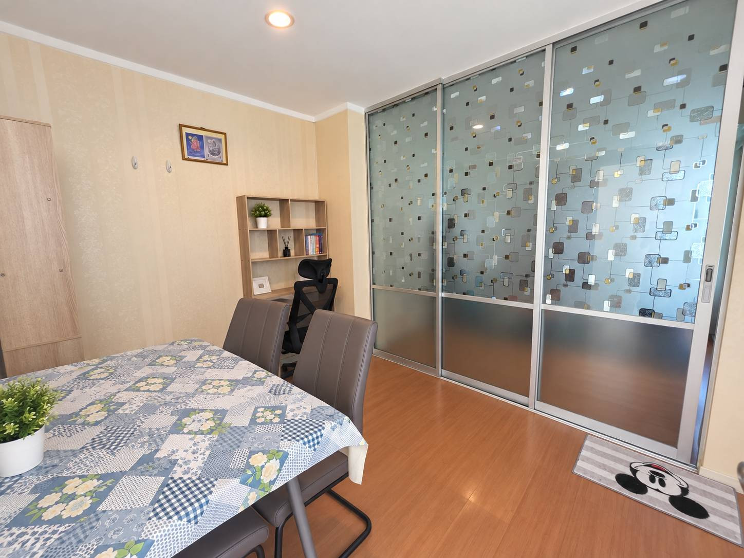 Lumpini Park Condo Rattanathibet Ngamwongwan, corner room, swimming pool balcony view.