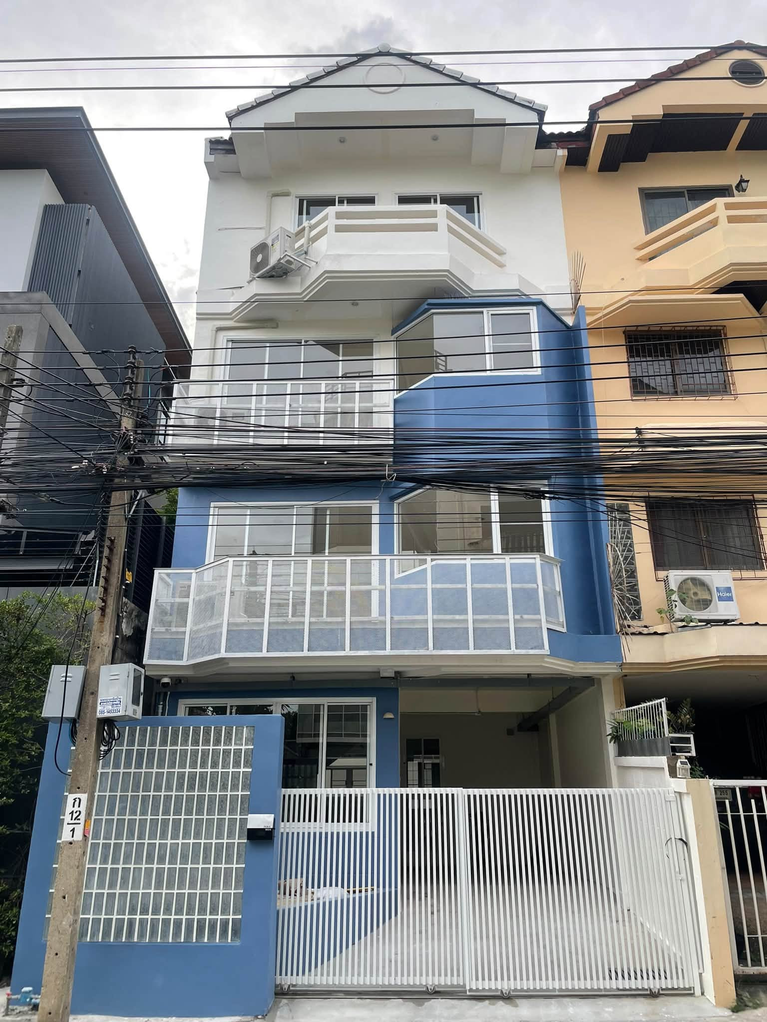 ขาย / ให้เช่า ทาวน์โฮม 4 ชั้น รีโนเวตใหม่ พระราม 9 ซอย 13 บ้านพื้นที่ใหญ่ พร้อมเข้าอยู่ | เหมาะทั้งครอบครัวและ Home Office 