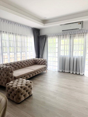 [ให้เช่า] หมู่บ้าน ลดาวัลย์ ศรีนครินทร์ / 4 ห้องนอน 5 ห้องน้ำ / 119 ตรว. 350 ตรม. **90,000** บ้านเดี่ยวหลังใหญ่พร้อมสวนสวย เฟอร์นิเจอร์และเครื่องใช้ไฟฟ้าครบชุด ตกแต่งโมเดิร์น เดินทางสะดวก พร้อมเข้าอยู่ ใกล้รถไฟฟ้าสถานีศรีแบริ่ง – รูปที่ 2