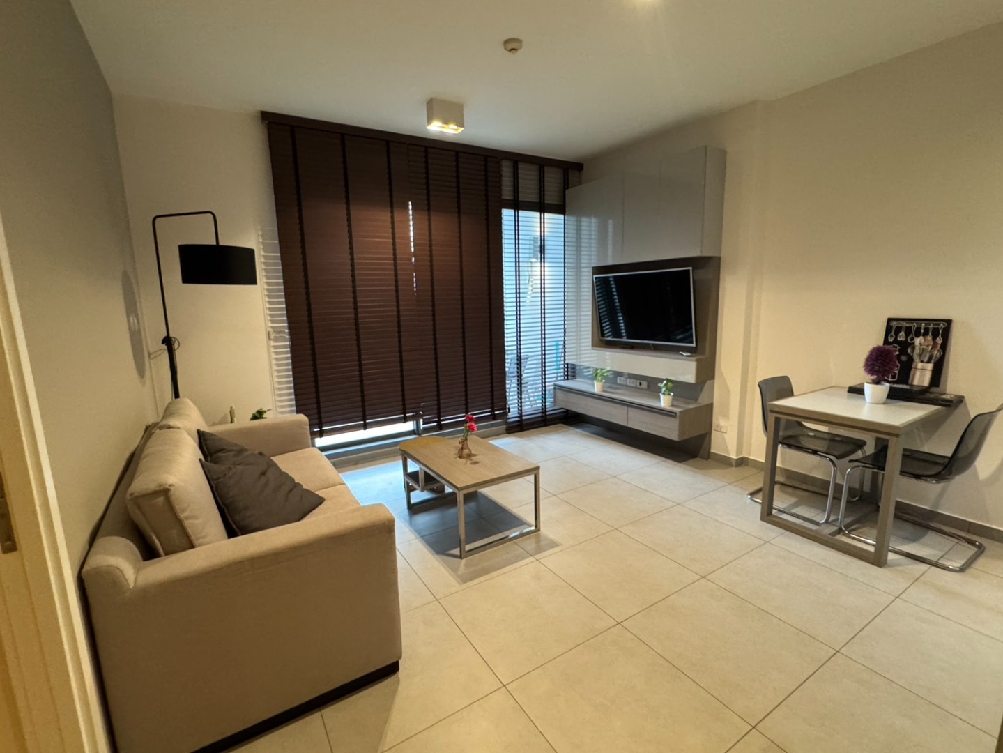 [Agent Post]✨ Luxury Loft | Near BTS Ekkamai — The Lofts Ekkamai, Spacious 1-Bedroom Condo for Rent