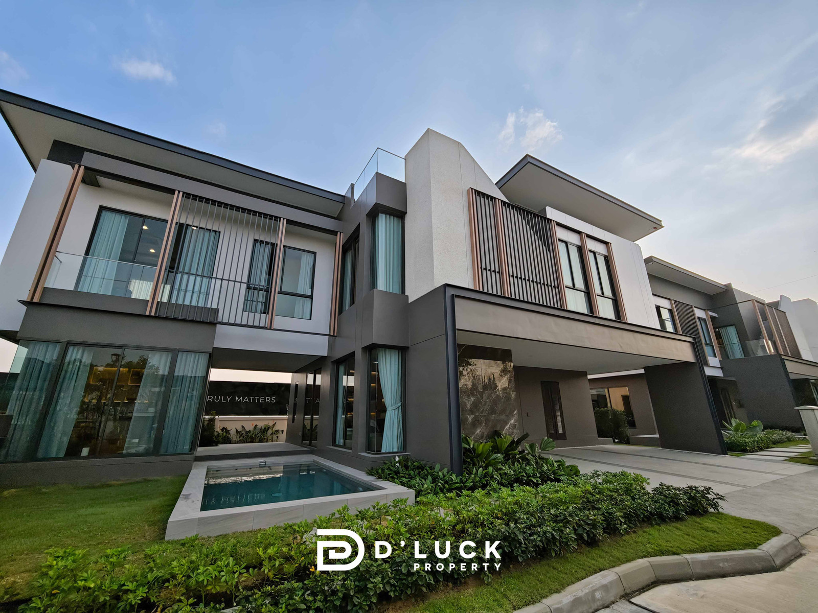 ขายบ้านเดี่ยวพัทยา 4 ห้องนอน สไตล์โมเดิร์น ใกล้มอเตอร์เวย์ ขายบ้านเดี่ยวพัทยา 4 ห้องนอน สไตล์โมเดิร์น ใกล้มอเตอร์เวย์