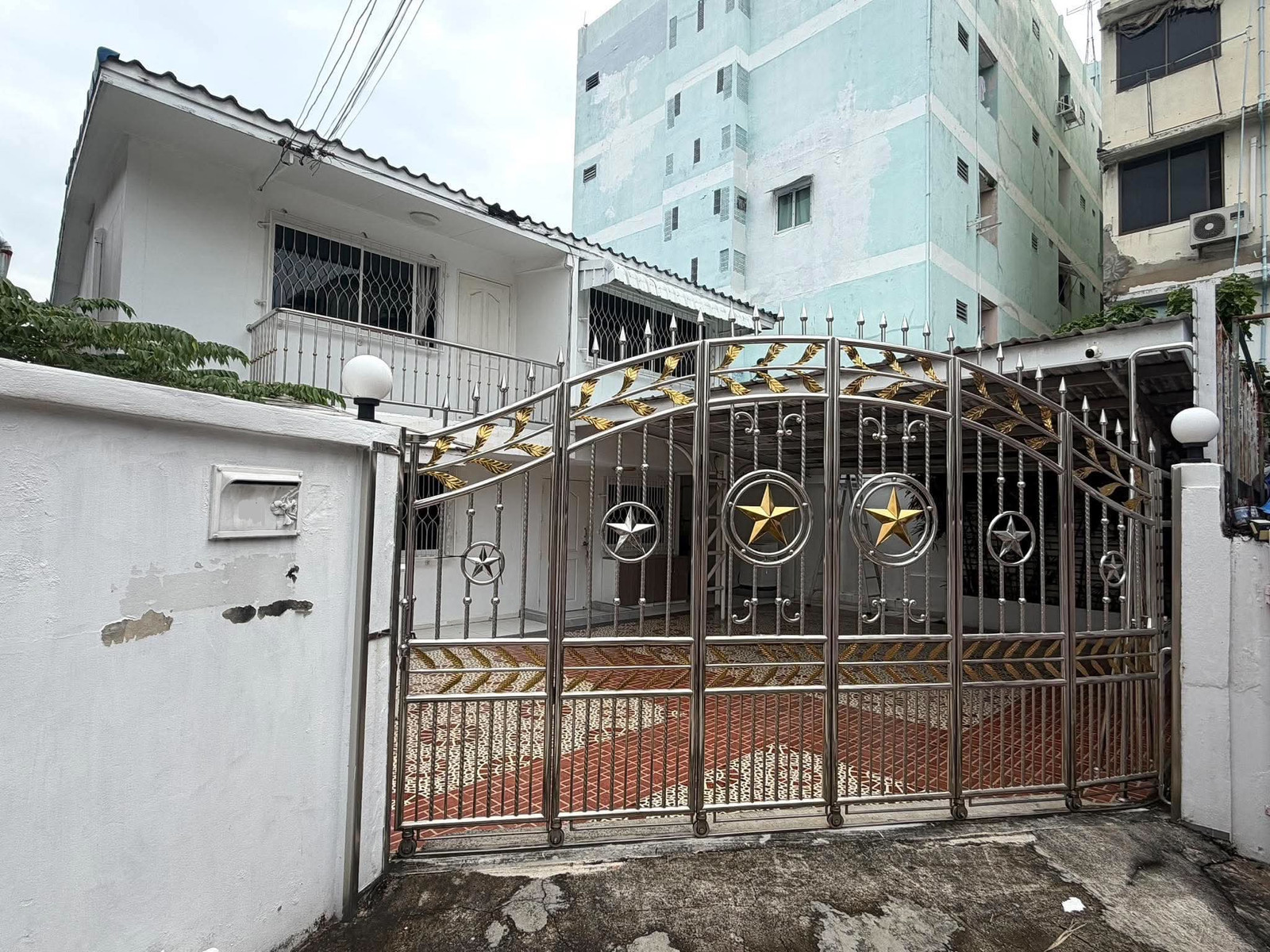 Single house for rent, 42 sq m, Minsakhon Village, Lat Phrao, near The Mall Bangkapi and Makro Lat Phrao, 5 minutes.