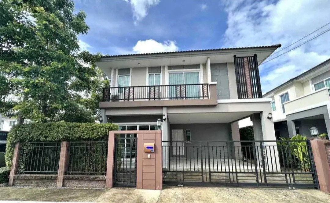House for rent, Passorn Prestige Village, Chatuchot–Watcharaphon. House for rent, Passorn Prestige Village, Chatuchot–Watcharaphon.