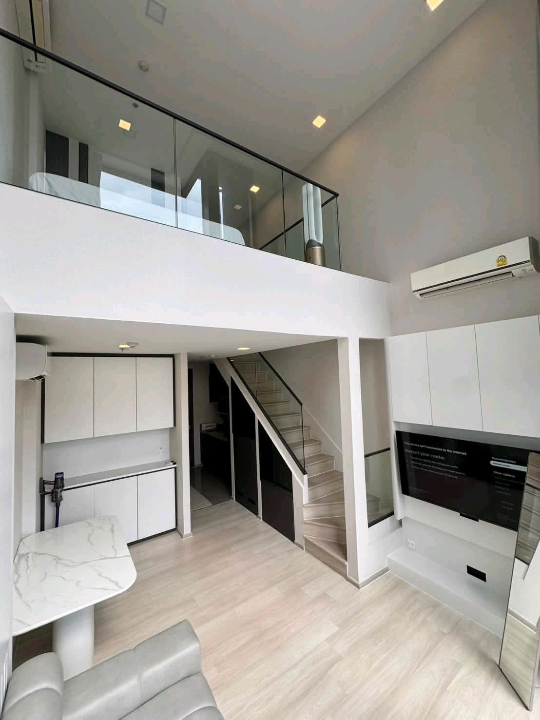 Duplex Loft 2 ชั้น ชั้น 30–31 | วิวสวนจตุจักร | Brand New | Fully Furnished ใช้ชีวิตเหนือระดับ พร้อมวิวสวนจตุจักรแบบเต็มตา Duplex Loft 2 ชั้น ชั้น 30–31 | วิวสวนจตุจักร | Brand New | Fully Furnished ใช้ชีวิตเหนือระดับ พร้อมวิวสวนจตุจักรแบบเต็มตา