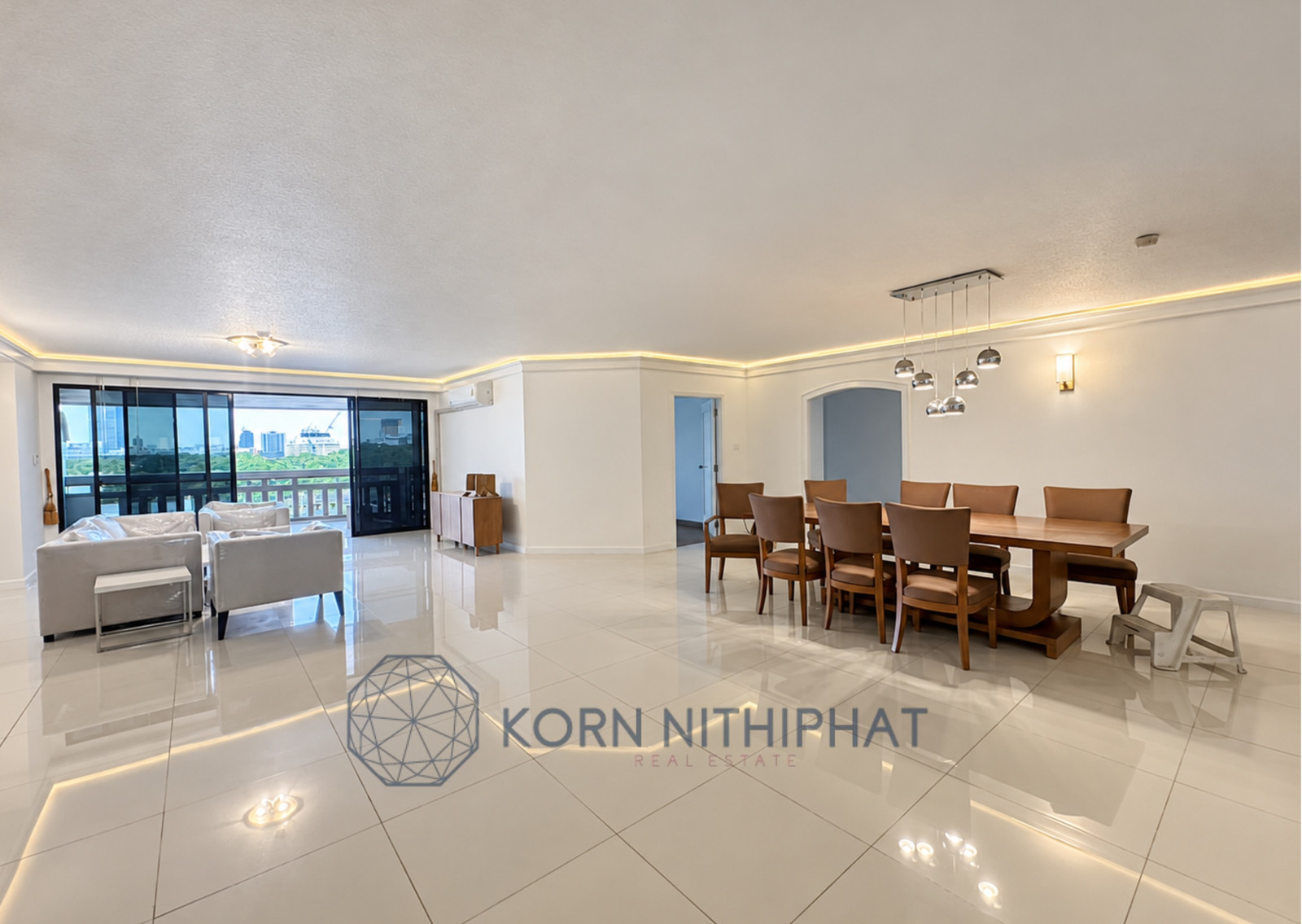 For Rent - Cat Friendly Condominium in Lang Suan Road | Near Lumpini Park and BTS Chidlom Station