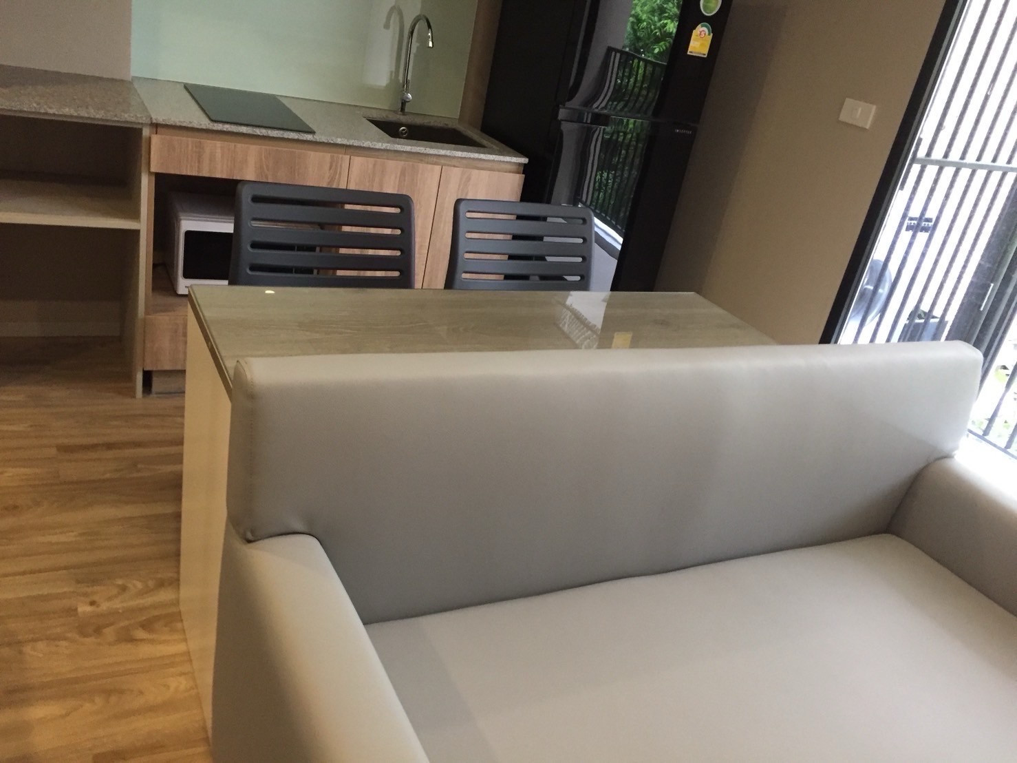 Blossom Condo Sathorn - Charoenrat 30 sq m., fully furnished, 14,000 baht.