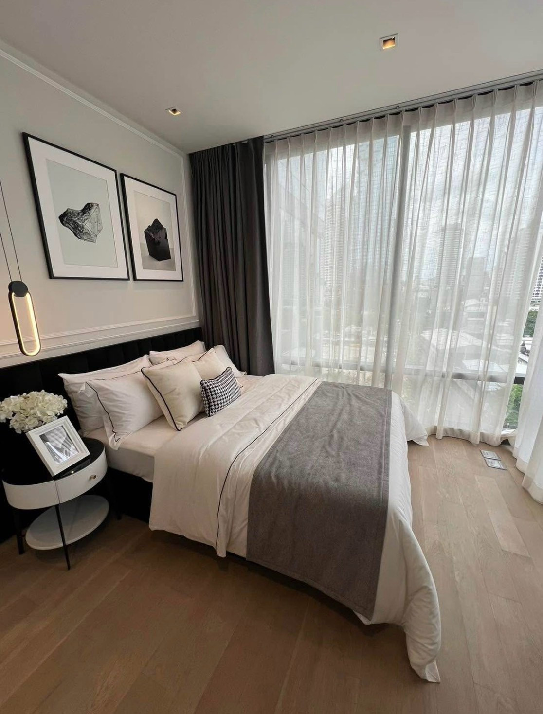 ME2500576 Premium condo, 2 bedrooms, ASHTON Silom, in the heart of the city, beautiful room, complete, ready to move in. ME2500576 Premium condo, 2 bedrooms, ASHTON Silom, in the heart of the city, beautiful room, complete, ready to move in.