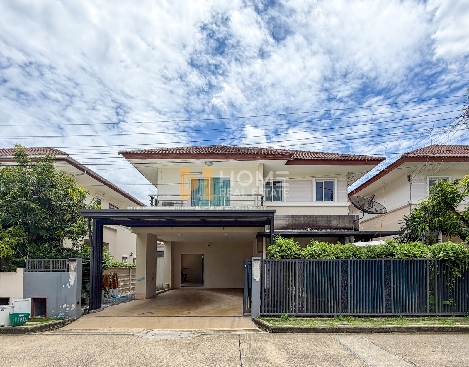 Detached house at the front of the project, near the clubhouse 🏡 Tara Ratchaphruek - Pinklao / 3 Bedrooms (For Sale) BALL474