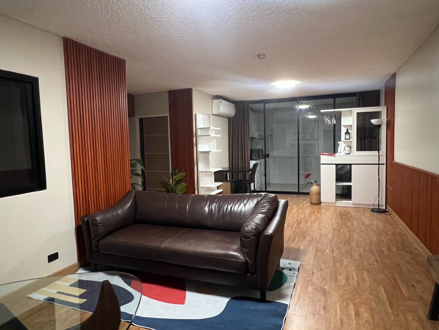 Srivaramansion 2 bedrooms, area 80 sq m, next to Big C Ratchada mall, large, wide, very livable, good wind. Srivaramansion 2 bedrooms, area 80 sq m, next to Big C Ratchada mall, large, wide, very livable, good wind.