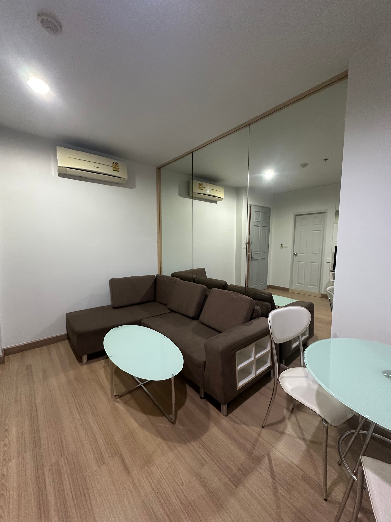 Condo Life @ Ratchada - Huay Kwang, convenient travel, cheap price, available rooms, ready to move in. Condo Life @ Ratchada - Huay Kwang, convenient travel, cheap price, available rooms, ready to move in.