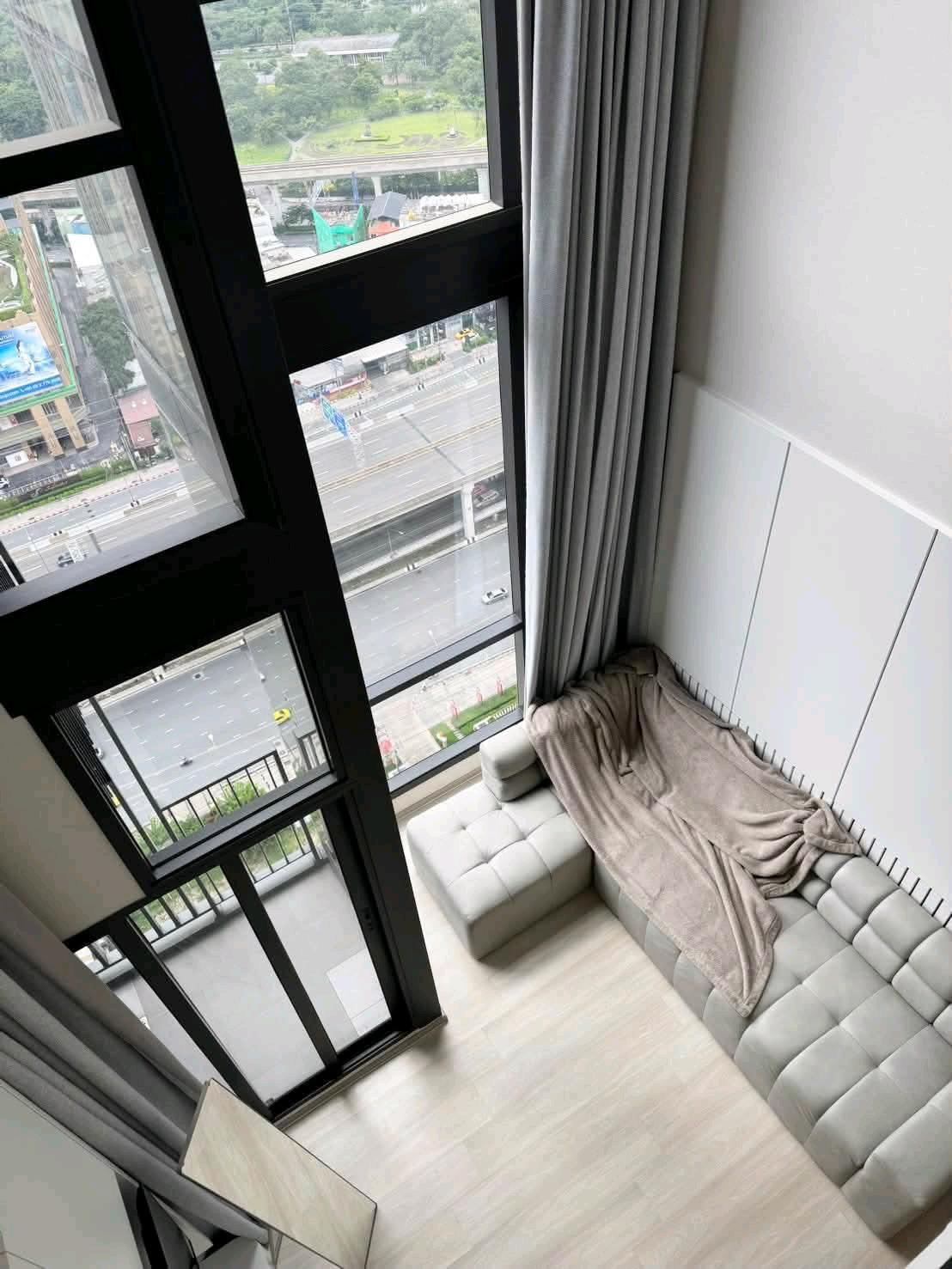 Duplex Loft 2 ชั้น ชั้น 30–31 | วิวสวนจตุจักร | Brand New | Fully Furnished ใช้ชีวิตเหนือระดับ พร้อมวิวสวนจตุจักรแบบเต็มตา – รูปที่ 4