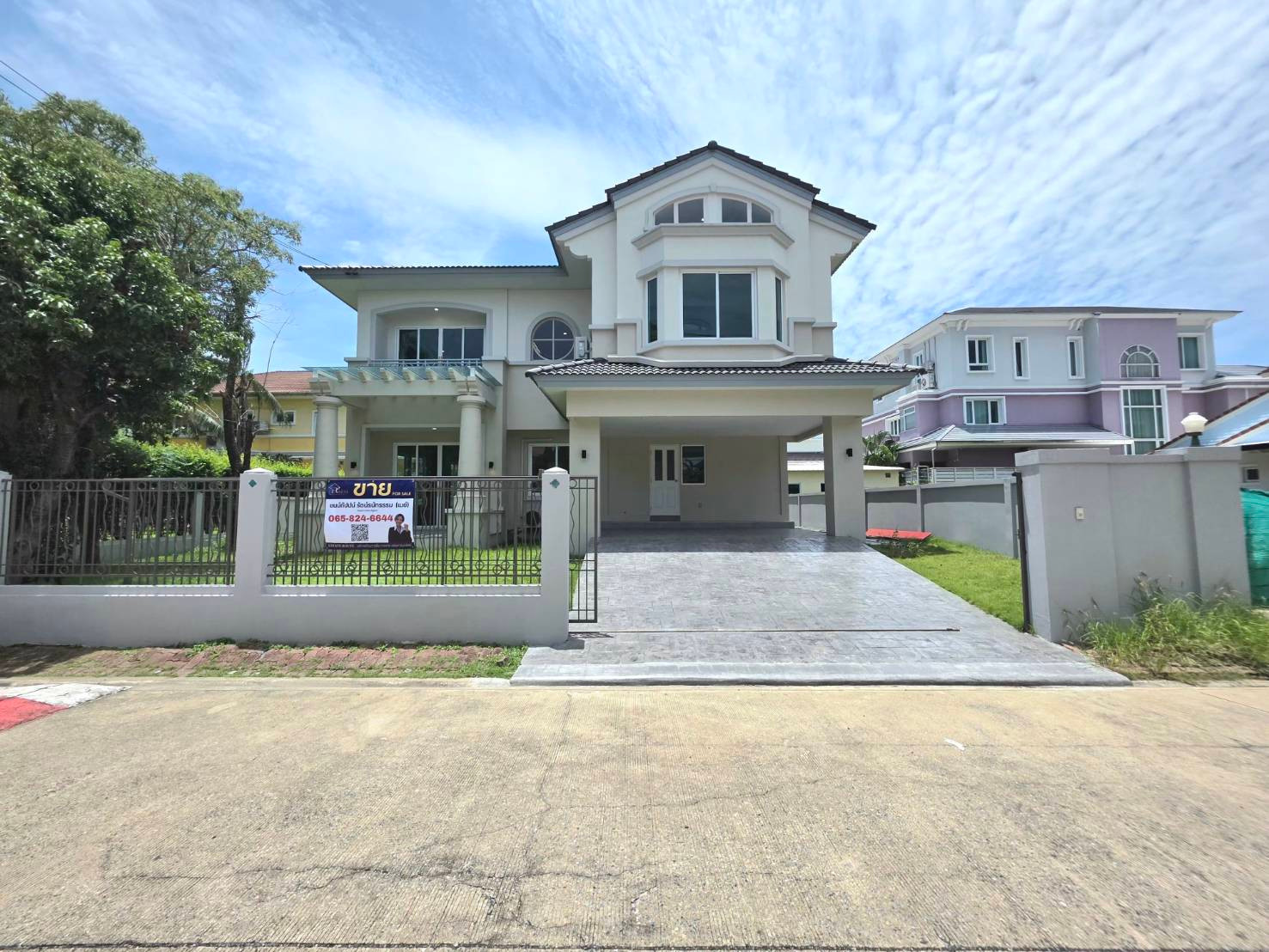 Single house 100 square wah, Nantawan Ramintra - Watcharaphon, whole house renovated. With built-ins in every room
