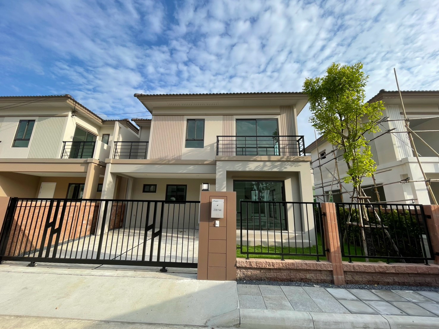 New house, first hand, large house, 4 bedrooms, near Future New house, first hand, large house, 4 bedrooms, near Future