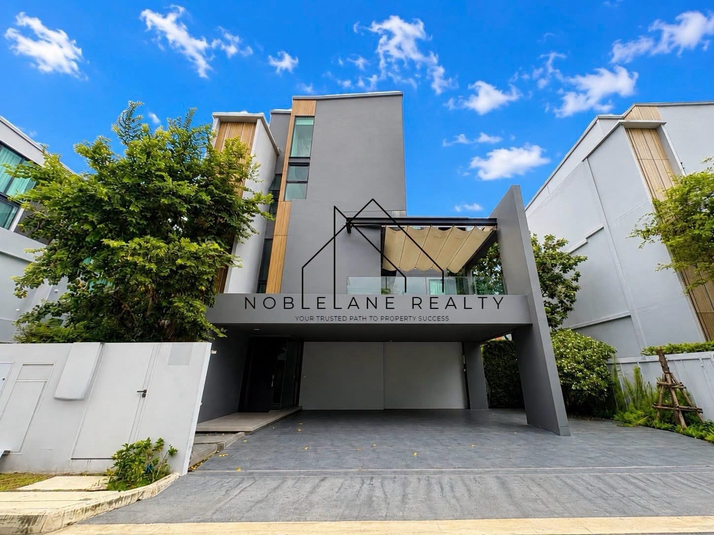Luxury 3-Storey Detached House at VIVE Krungthep Kreetha