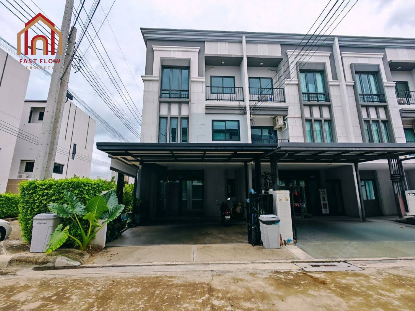 ขายด่วน ทาวน์โฮม 3 ชั้น หลังมุม Urbanio วิภาวดี - แจ้งวัฒนะ โซนหลักสี่ ดอนเมือง ทาวน์เฮ้าส์ ต่อเติมโรงรถ กันสาดหลังบ้าน ใกล้ศูนย์ราชการแจ้งวัฒนะ โรงเรียนนานาชาติฮาโรว์ ซอยแจ้งวัฒนะ 10 แยก 9-1 เออร์บานิโอ ARA