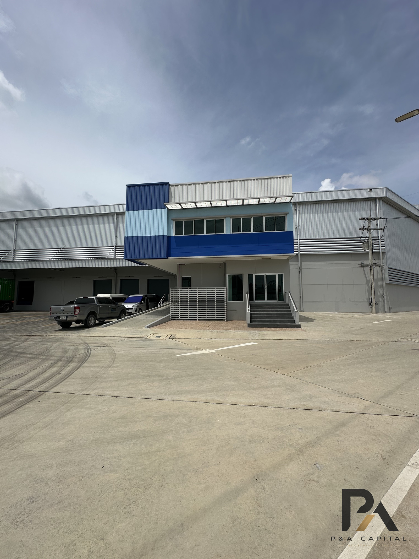 2-story warehouse (Laem Chabang) for rent, size 2,768 sq m + office space 199 sq m. 2-story warehouse (Laem Chabang) for rent, size 2,768 sq m + office space 199 sq m.