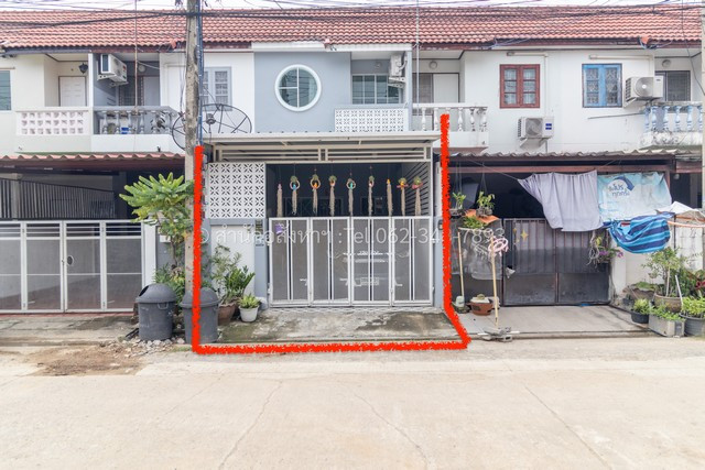 Townhouse for sale Kritsana Village 2, minimalist style, ready to move in, Sam Khok-Pathum Thani. (No need to pay common fees for life!) Townhouse for sale Kritsana Village 2, minimalist style, ready to move in, Sam Khok-Pathum Thani. (No need to pay common fees for life!)
