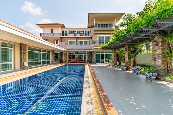 Luxury pool Villa in Pak Kret, Nonthaburi (Liap Khlong Prapa Road) Near IMPACT Muang Thong Thani — Quiet Private Home, Convenient Expressway Access