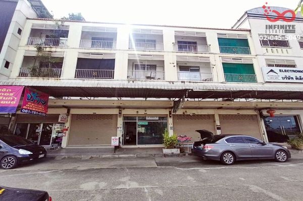 Commercial building for sale, 3.5 floors, 21 sq m., Supalak Panich Home 2, Rangsit-Nakhon Nayok, Khlong 7, Pathum Thani.