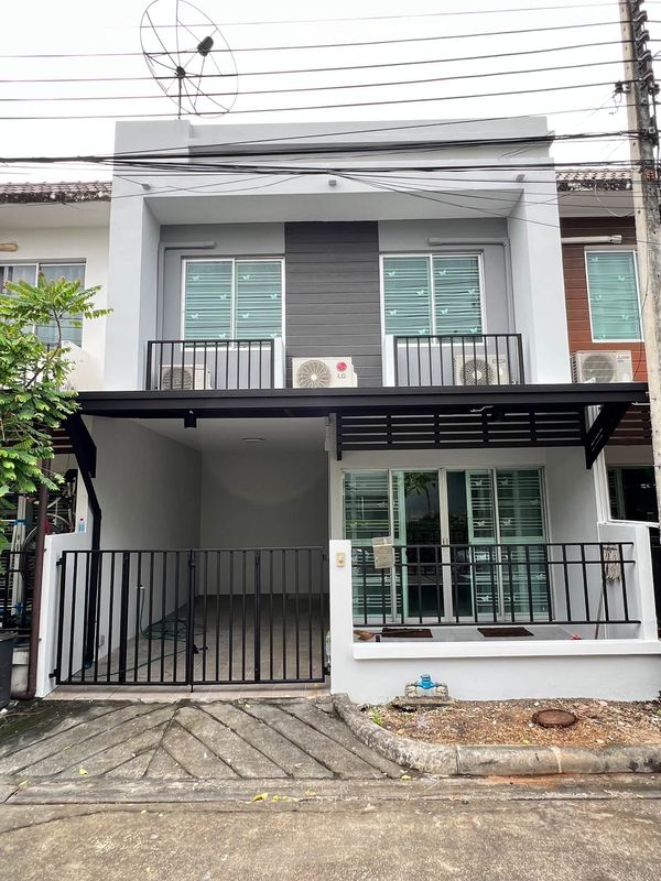 ให้เช่าทาวน์โฮม 2 ชั้น โครงการ อารียา คัลเลอร์ พรีเมียม ถนนเกษตร-นวมินทร์ แอร์เฟอร์นิเจอร์ครบ มี3ห้องนอน 2ห้องน้ำ ราคาเช่า18,000บาท/เดือน