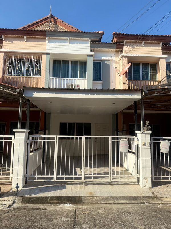 2-story townhouse for sale, Northern Nova Village, good location, convenient travel.