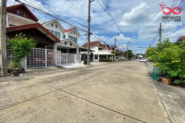 Townhouse for sale, 2 floors, 20 sq m, Soi Ramintra 65, Lert Ubon Village. Near the Pink Line MRT Ramindra Station Km.6