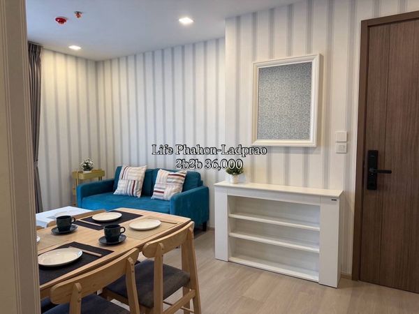📍For rent!! Life Phahon - Lat Phrao 💥Cheapest on this site!! Only 36,000฿ / month💥 (compared to a room of the same size This room is a great value!) 🛋 2 bedrooms, 2 bathrooms | 57 sq m. 📞 Contact: Aomam (Agent) Tel / Line ID: 095-587-1692 WhatsApp: +66 95