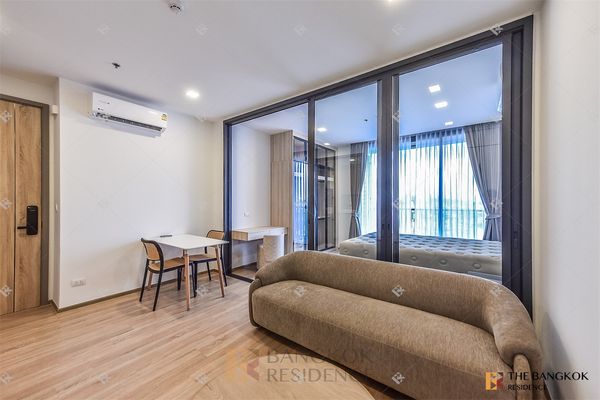 For sale 6.1 million baht XT Phayathai, brand new room. All new furniture free. Contact 0636425995 ( KPunPun )