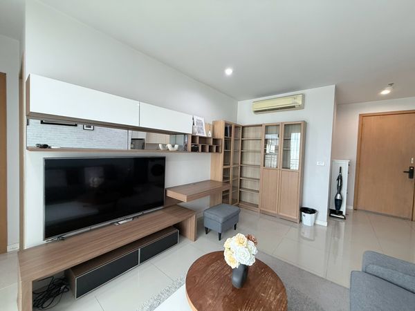 Condo for sale: The Circle Phetchaburi 36, corner room, 18th floor, spacious room, open view on 2 sides, ready to move in immediately. Suitable for both own residence and rental investment.