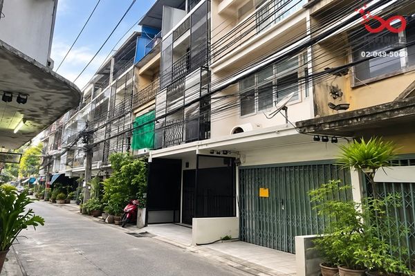 Commercial building for sale, 3.5 floors, Charoen Krung 91, Bang Kho Laem, 10 sq m, near Asiatique.