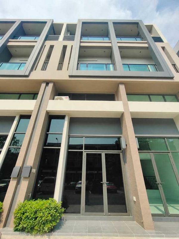 โฮมออฟฟิต 3.5 ชั้น โครงการ Workplace เพชรเกษม 81-2 ของ SC Asset